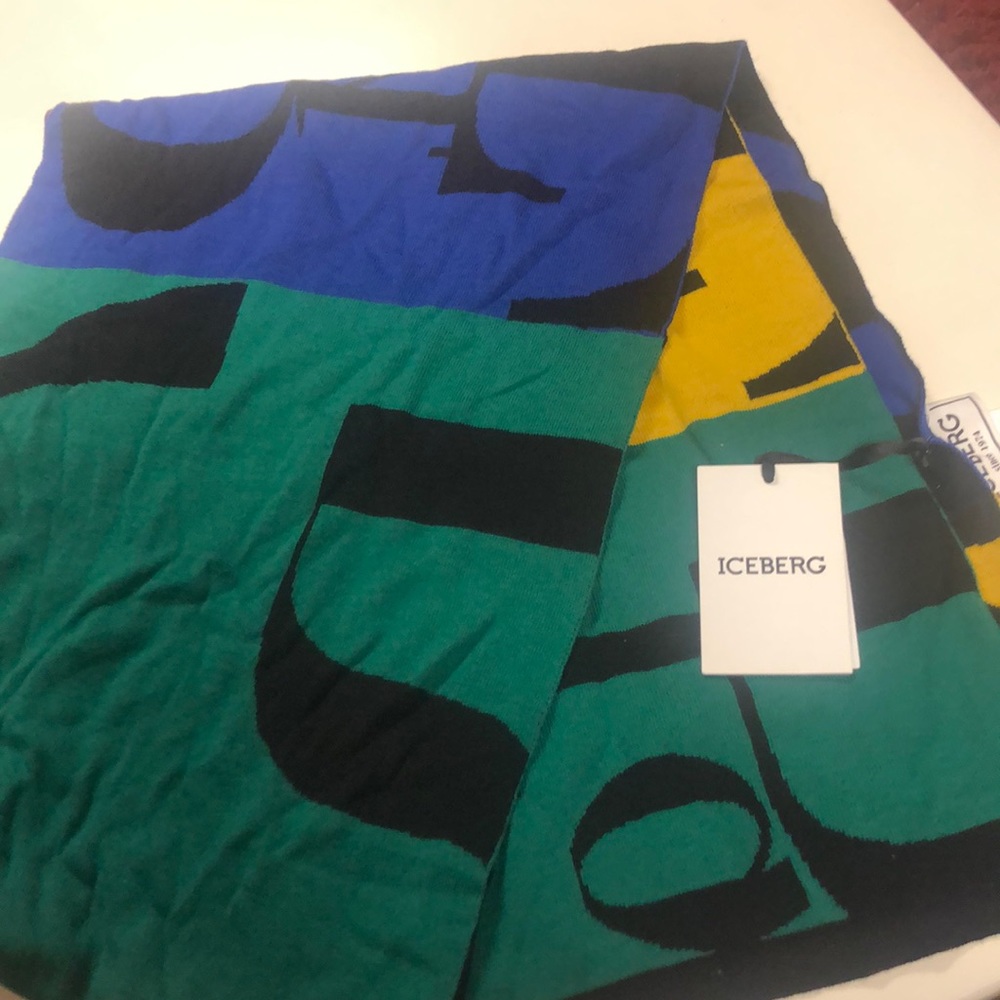 Iceberg scarf